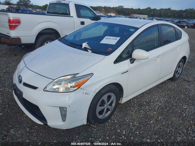 Toyota Prius Two 2014 JTDKN3DU3E1800365 Image 2
