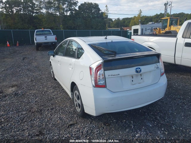 Toyota Prius Two 2014 JTDKN3DU3E1800365 Image 3