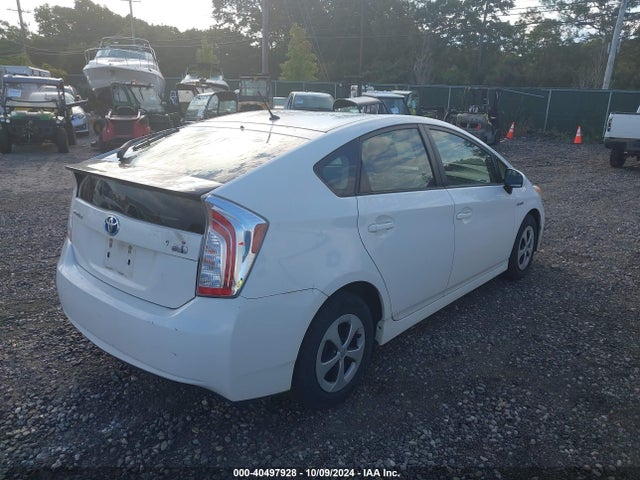 Toyota Prius Two 2014 JTDKN3DU3E1800365 Image 4
