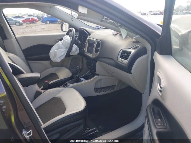 3C4NJCBB8JT102847 Jeep Compass Latitude Fwd
