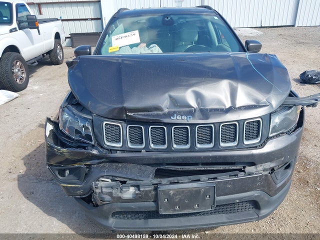 3C4NJCBB8JT102847 Jeep Compass Latitude Fwd