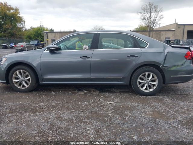 1VWAT7A39HC021692 Volkswagen Passat 1.8t S