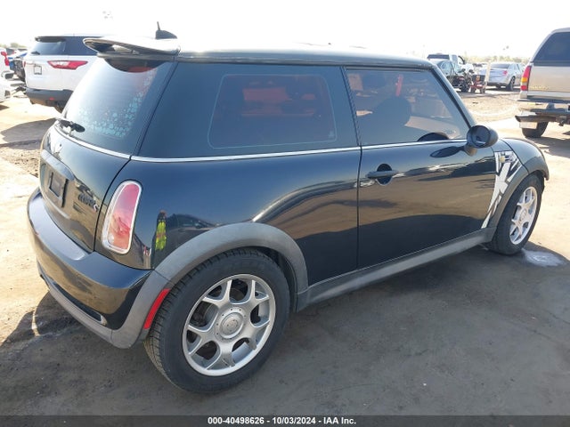 2006 MINI COOPER S WMWRE33516TJ37678 Photo 3