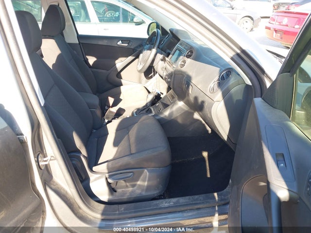 WVGAV7AX6JK004551 Volkswagen Tiguan Limited 2.0t