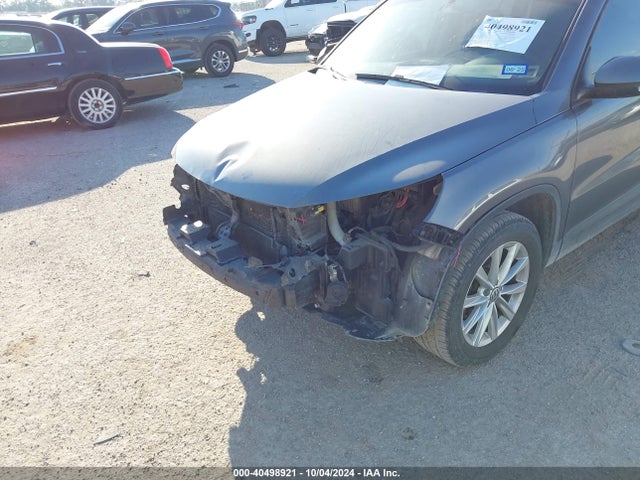 WVGAV7AX6JK004551 Volkswagen Tiguan Limited 2.0t