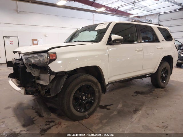 Toyota 4RUNNER SR5 2016 JTEBU5JR0G5367478 Image 2