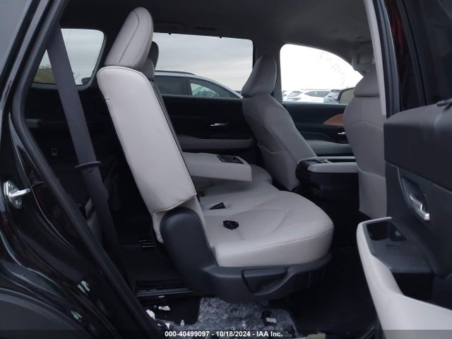 Toyota Grand Highlander Limited 2024 5TDAAAA56RS009264 Image 8