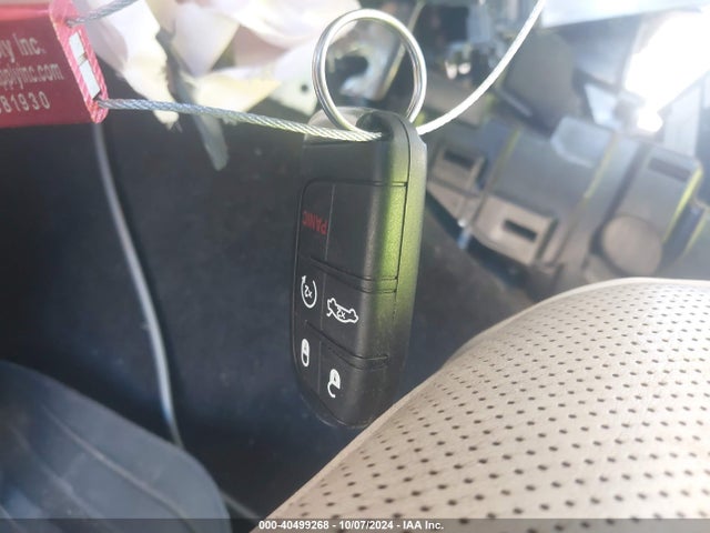 2C3CCAEG9FH779875 Chrysler 300C
