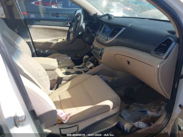 KM8J33A40HU400414 Hyundai TUCSON SE
