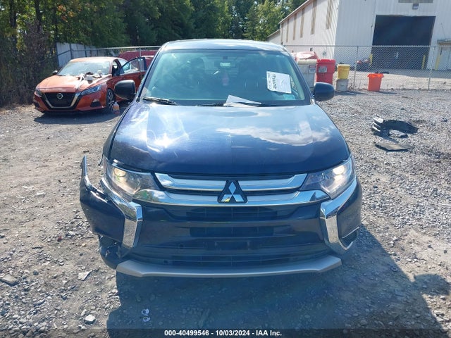 JA4AZ2A36HZ060719 Mitsubishi Outlander Es