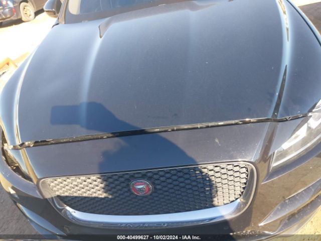 SADCJ2GXXJA237992 Jaguar F-pace 30t Premium