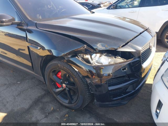 SADCJ2GXXJA237992 Jaguar F-pace 30t Premium