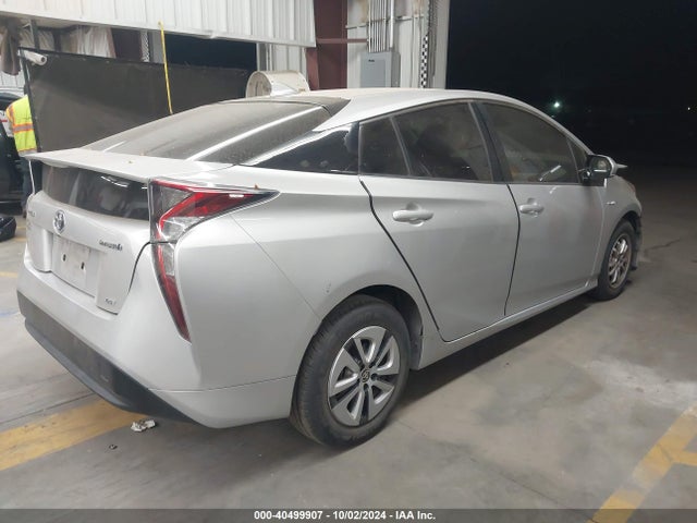Toyota Prius Two Eco 2017 JTDKARFU8H3038722 Image 3