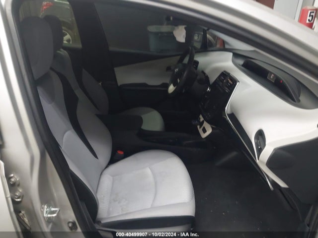 Toyota Prius Two Eco 2017 JTDKARFU8H3038722 Image 4