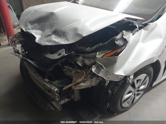 Toyota Prius Two Eco 2017 JTDKARFU8H3038722 Image 5