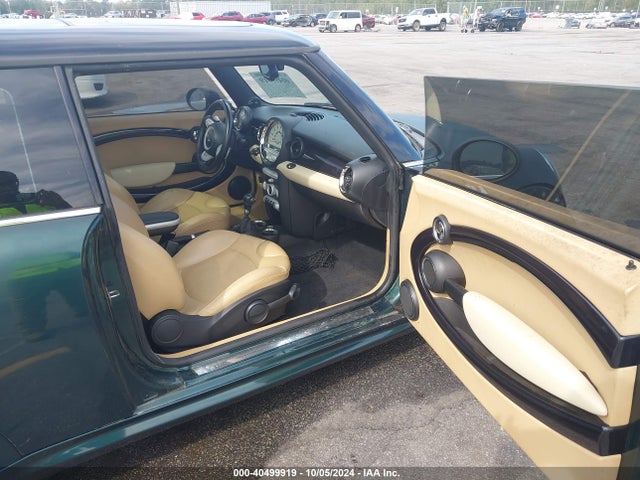 2010 MINI COOPER S WMWMF7C53ATZ71815 Photo 4