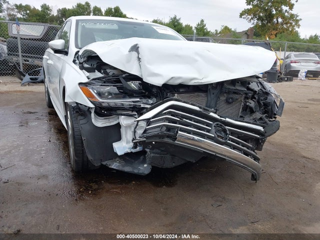 1VWAA7A32MC016270 Volkswagen Passat 2.0t S