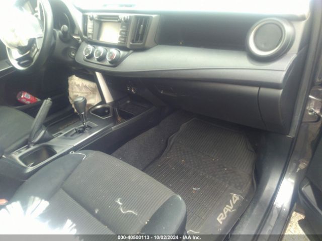 JTMBFREV4JJ738833 Toyota RAV4 LE