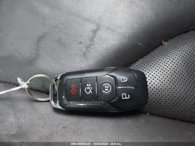 5LMCJ2D98GUJ08697 Lincoln MKC SELECT