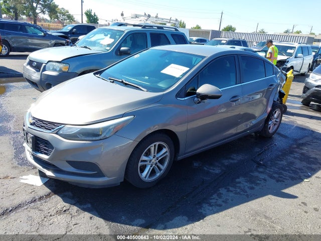 Chevrolet Cruze Lt Auto 2018 1G1BE5SM7J7130625 Image 2