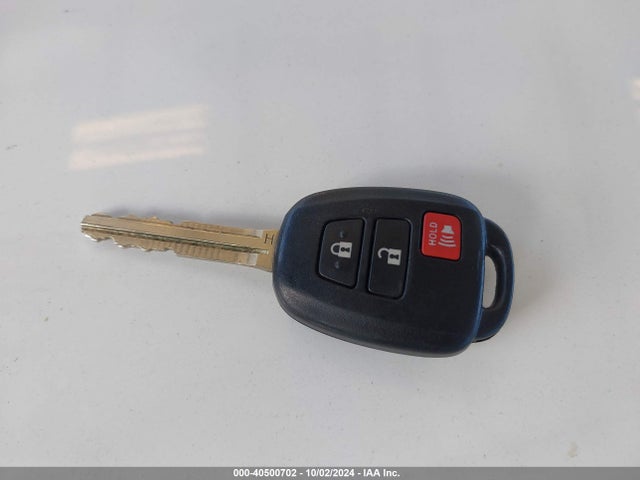 Toyota RAV4 LE 2018 JTMBFREV1JJ729698 Image 11