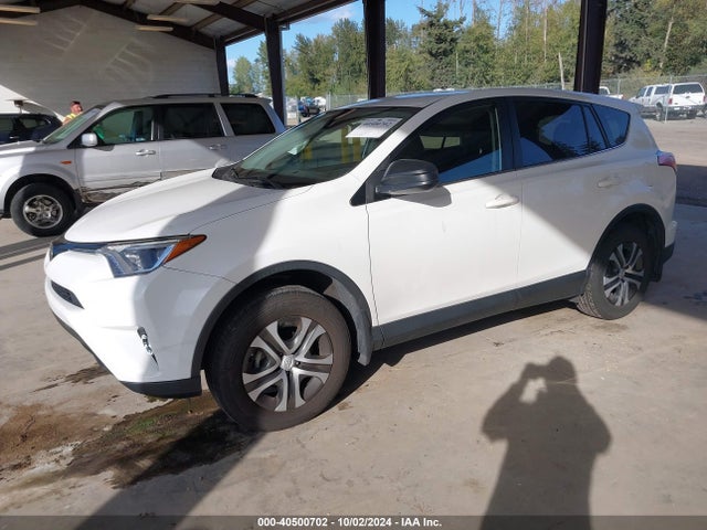 Toyota RAV4 LE 2018 JTMBFREV1JJ729698 Image 2