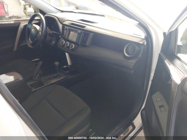 Toyota RAV4 LE 2018 JTMBFREV1JJ729698 Image 5