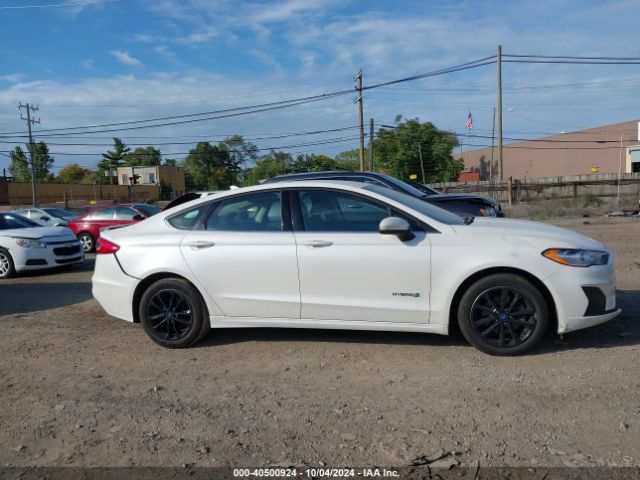 3FA6P0LU9KR113054 Ford Fusion Hybrid Se