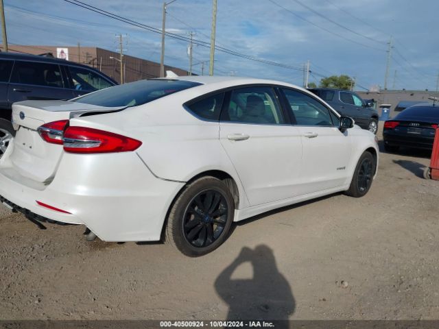 3FA6P0LU9KR113054 Ford Fusion Hybrid Se