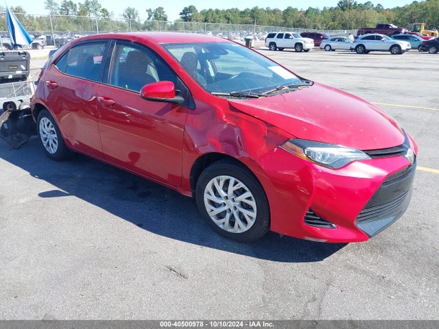 Toyota COROLLA LE 2018 5YFBURHE8JP843131 Image 1