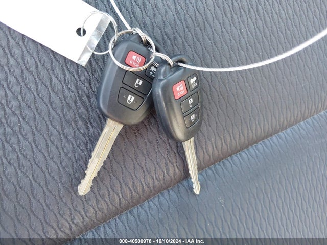 Toyota COROLLA LE 2018 5YFBURHE8JP843131 Image 11