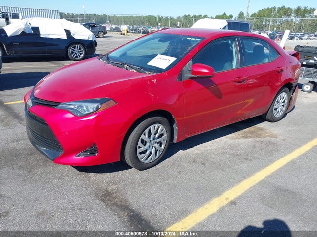 Toyota COROLLA LE 2018 5YFBURHE8JP843131 Image 2
