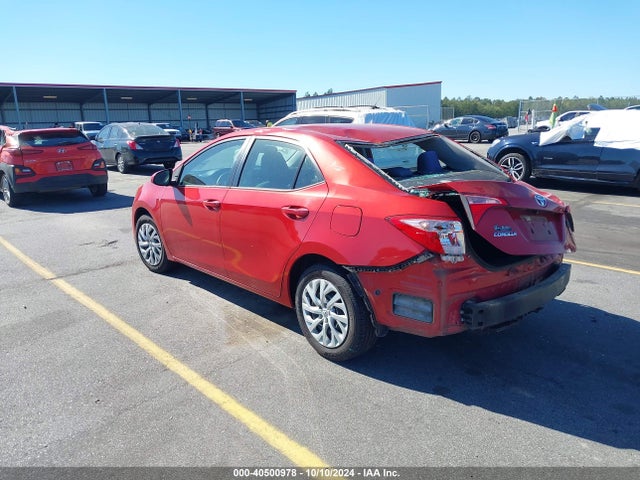 Toyota COROLLA LE 2018 5YFBURHE8JP843131 Image 3
