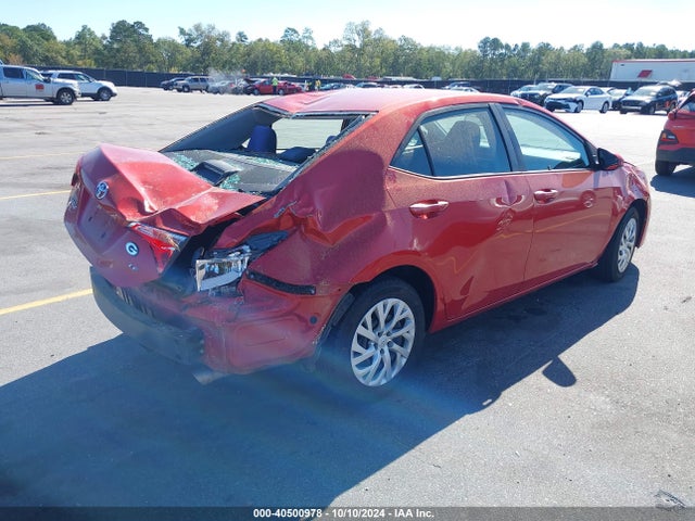 Toyota COROLLA LE 2018 5YFBURHE8JP843131 Image 4