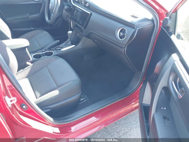 Toyota COROLLA LE 2018 5YFBURHE8JP843131 Image 5