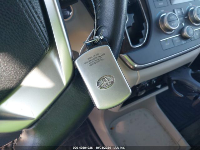 5TDYK3DC4FS592947 Toyota Sienna Xle 8 Passenger