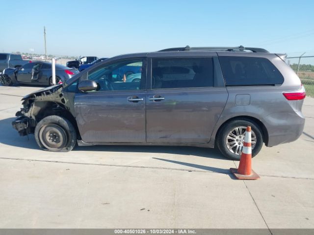 5TDYK3DC4FS592947 Toyota Sienna Xle 8 Passenger