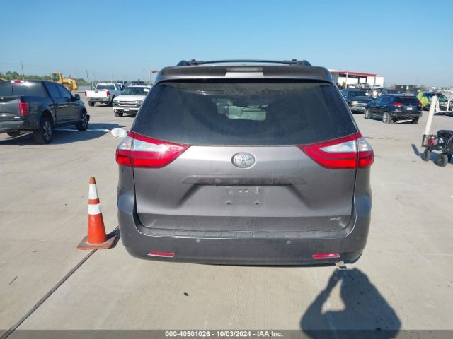 5TDYK3DC4FS592947 Toyota Sienna Xle 8 Passenger