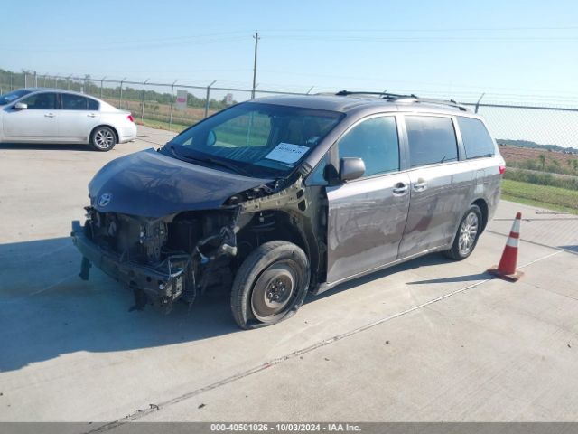5TDYK3DC4FS592947 Toyota Sienna Xle 8 Passenger