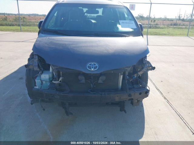 5TDYK3DC4FS592947 Toyota Sienna Xle 8 Passenger