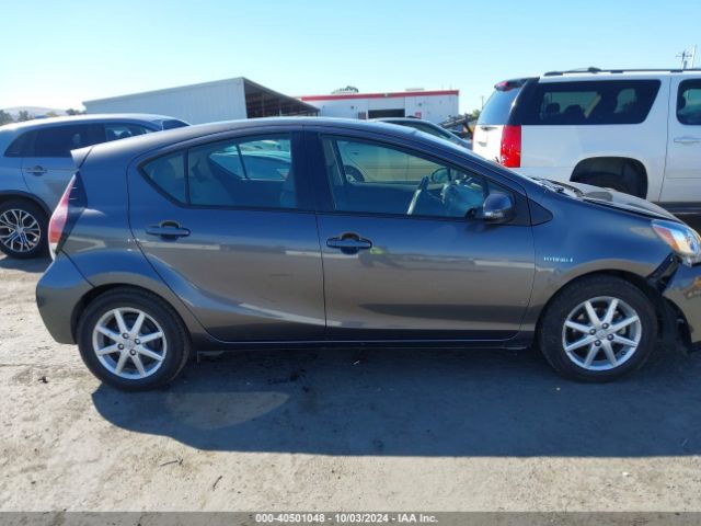 JTDKDTB31F1114999 Toyota Prius C Four