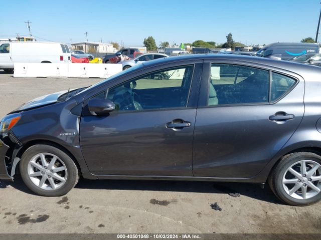 JTDKDTB31F1114999 Toyota Prius C Four