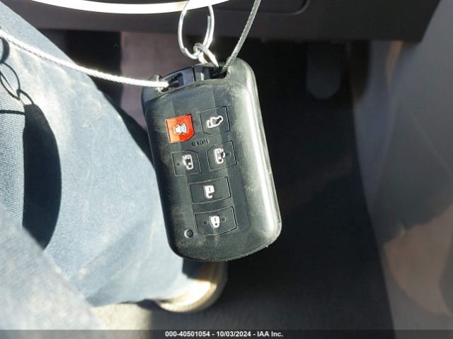 5TDYZ3DC3KS009872 Toyota Sienna Xle 8 Passenger