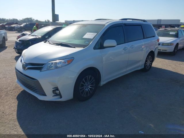 5TDYZ3DC3KS009872 Toyota Sienna Xle 8 Passenger