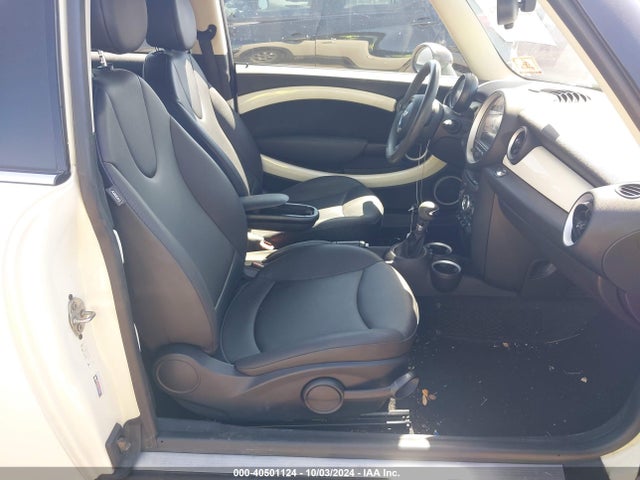 2013 MINI CLUBMAN WMWZF3C54DT490233 Photo 4