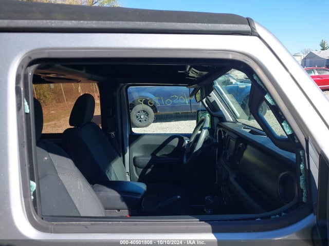 1C4GJXAN9JW225692 Jeep Wrangler Sport S 4x4