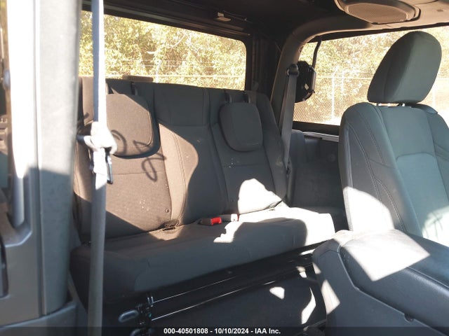 1C4GJXAN9JW225692 Jeep Wrangler Sport S 4x4