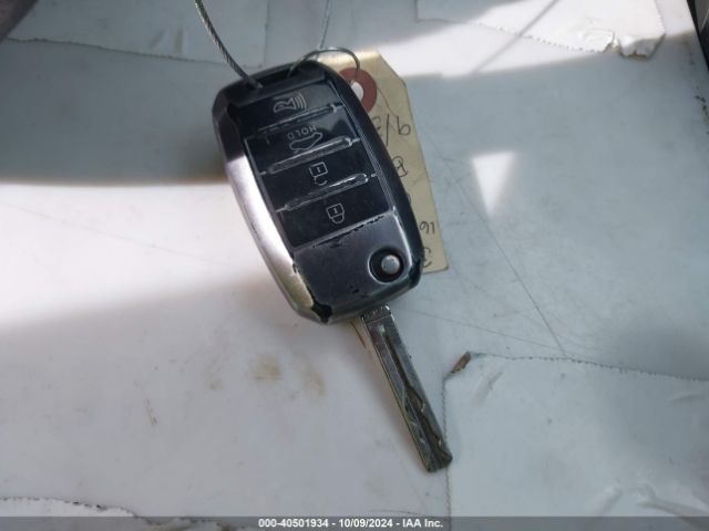 KNDPMCAC5H7123812 KIA Sportage Lx