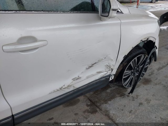5LMCJ4C92HUL07551 Lincoln Mkc Black Label