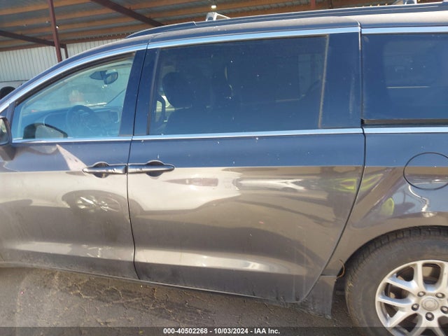 2C4RC1DG4LR164423 Chrysler Voyager Lxi